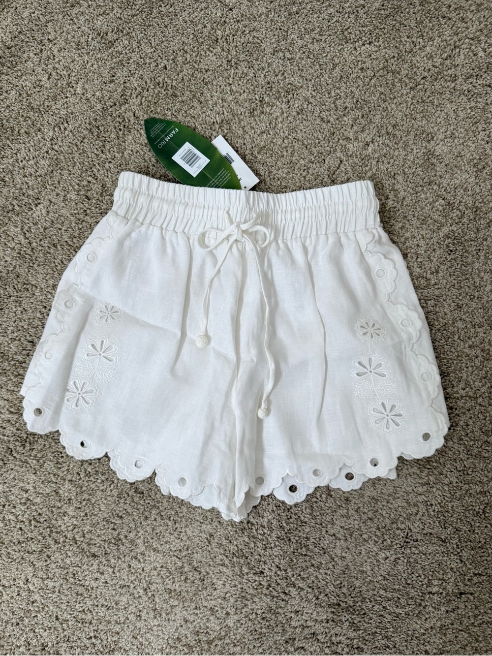 NWT Farm Rio 100% Linen White Eyelet Shorts Size S - Picture 2 of 4